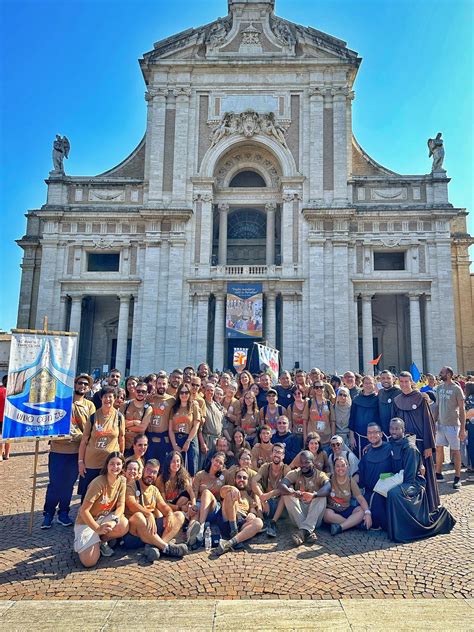 Scribi in lunghe vesti che ostentano la loro religiosità in pubblico