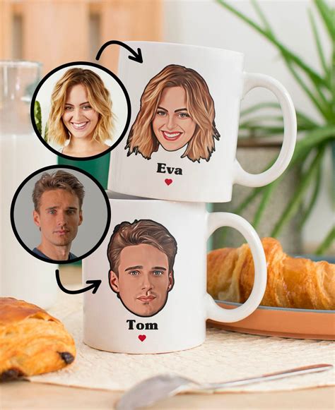 Foto di esempi di regali personalizzati (tazza, maglietta, bicchiere con nome)
