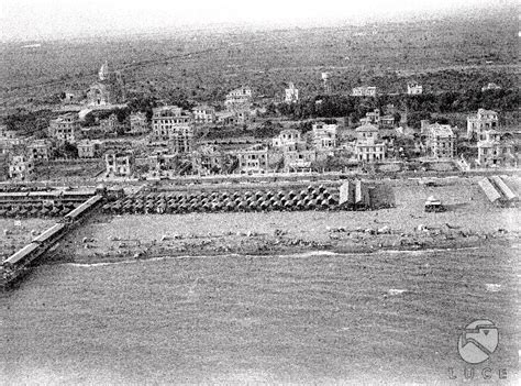 Veduta panoramica dello stabilimento balneare La Punta situato sulla costa ligure