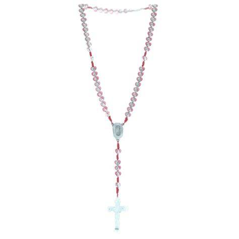 Immagine di un rosario con grani a forma di rosa o petali