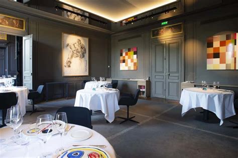 Interno del ristorante Noglu a Parigi