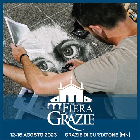Artisti madonnari al lavoro sul sagrato del Santuario durante la Fiera