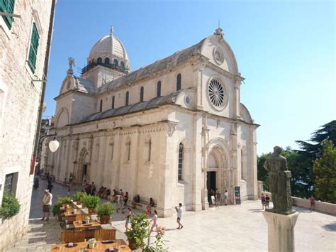 Dettaglio della Puerta del Ángel della Cattedrale di San Giacomo
