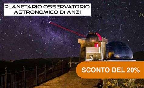 Foto notturna dell'Osservatorio Astronomico di Anzi con cielo stellato