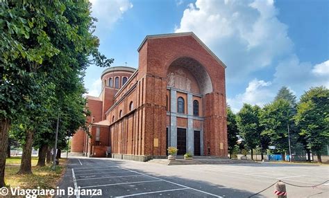 Foto esterna della storica Chiesa di Santa Maria Nascente con campanile