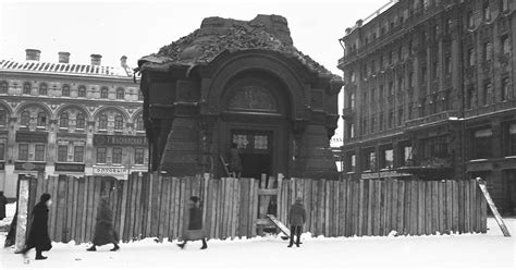 Foto storica della distruzione di chiese o di prigionieri nei gulag