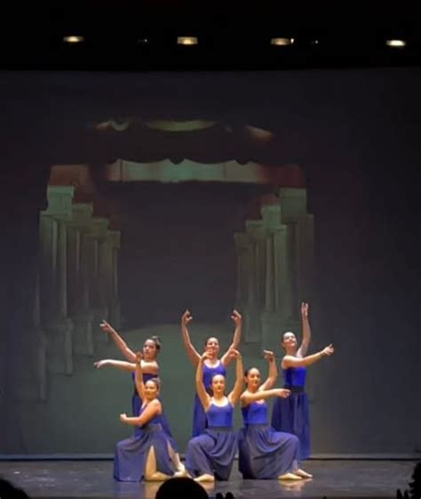 Giovani allieve della scuola St. Mary a Calcutta