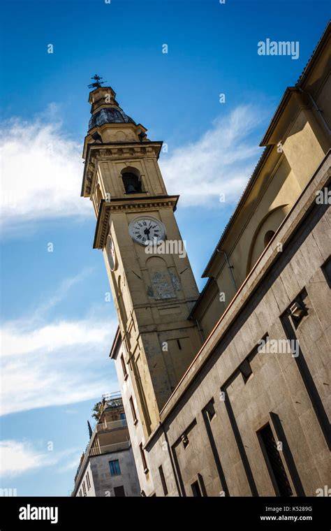 Foto storica del campanile di San Carlo Borromeo con l'antica torre dell'orologio