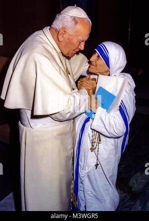 Madre Teresa e Papa Giovanni Paolo II in un incontro