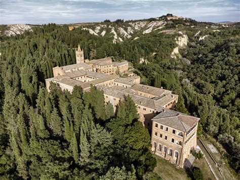 Abbazia di Monte Maria - vista panoramica sull'edificio storico e il paesaggio circostante