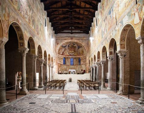 Antico affresco o interno della Chiesa dell'Abbazia di Monte Maria