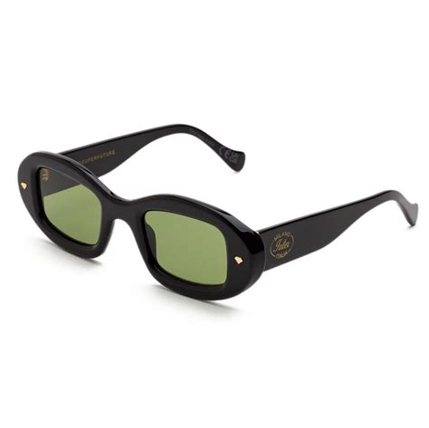 Foto di dettaglio del modello RSF x IUTER con montatura in acetato nero e lenti verde bottiglia