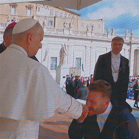 Scena dell'assassinio di Mons. Romero durante la messa