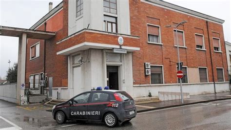 Foto di Gabriel Christian Natale-Hjorth bendato in una caserma dei Carabinieri