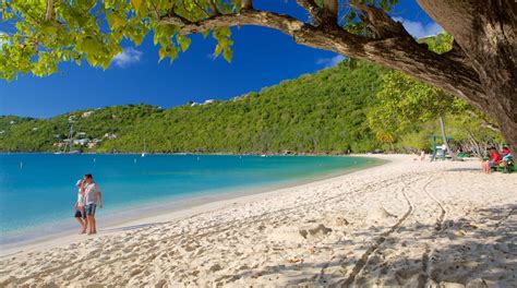 Vista panoramica della Baia di Magens a Saint Thomas, con acque turchesi e spiaggia bianca