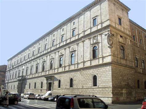 Facciata del Palazzo della Cancelleria a Roma, attuale sede di una parte degli archivi