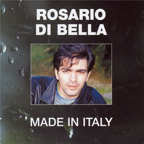 Ritratto fotografico di Rosario Di Bella, cantautore e compositore italiano.