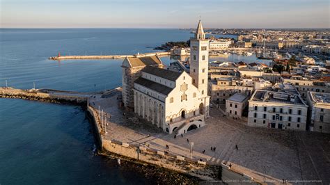 Vista esterna del Museo Diocesano di Trani in Piazza Duomo