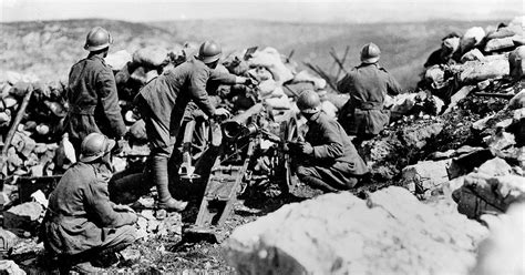 Immagine d'archivio di soldati del 10° Reggimento Autieri durante la Seconda Guerra Mondiale