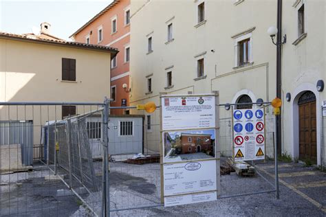 Foto esterna del Cantiere 23 a Bibbiano, con l'insegna ben visibile e richiami allo street art