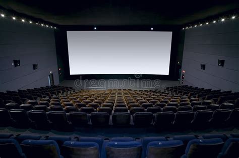 Interno del Cinema Piccolo con pubblico