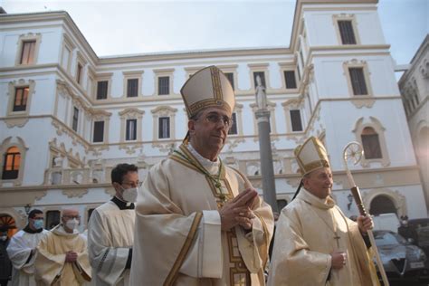 Mons. Giuseppe Satriano durante la cerimonia a Bitonto