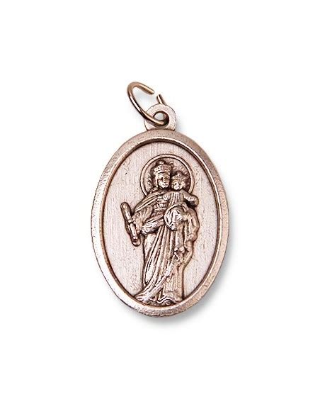 Dettaglio del rovescio della medaglia con il Buon Pastore e i simboli eucaristici