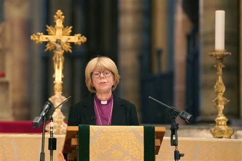 Infografica sulla carriera ecclesiastica di Sarah Mullally