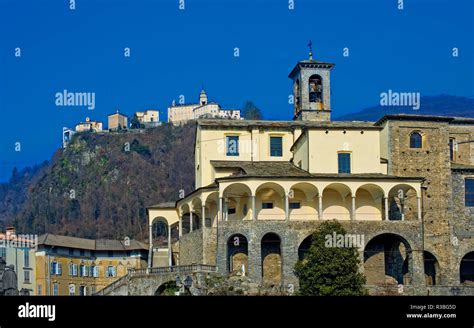 Foto della Collegiata di San Gaudenzio a Varallo Sesia che domina la città
