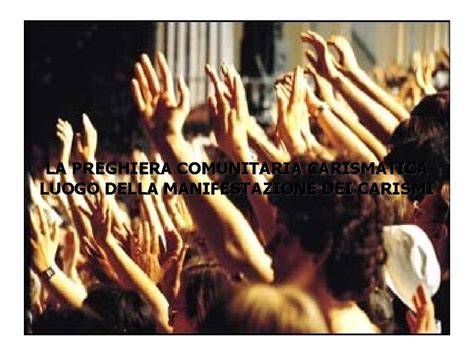 Foto di gruppo o momento di preghiera comunitaria durante il ritiro spirituale dei catechisti