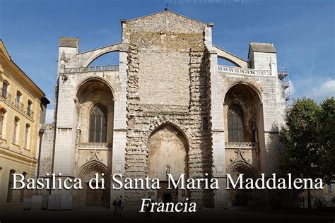 Foto panoramica della facciata barocca della Basilica di Santa Maria Maddalena a Monterotondo