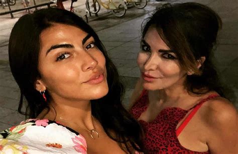 Ritratto fotografico di Fariba Tehrani, madre di Giulia Salemi.