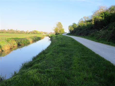 Dettaglio del sentiero di ritorno verso Iseo con segnaletica