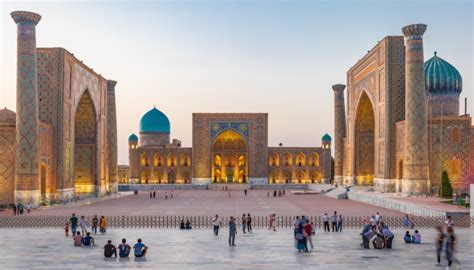 La maestosa Piazza Registan a Samarcanda