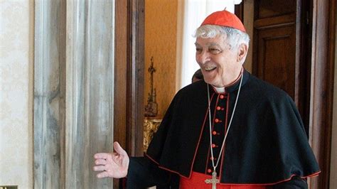 Ritratto del Cardinale Edoardo Menichelli sorridente, con abiti cardinalizi