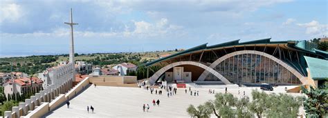 Architettura moderna della Nuova Chiesa di San Pio a San Giovanni Rotondo di Renzo Piano