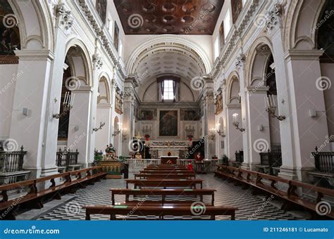 Interno della Chiesa di Sant'Anna con particolare del tabernacolo o battistero