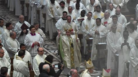 Vescovi concelebranti durante la messa in piazza Duomo