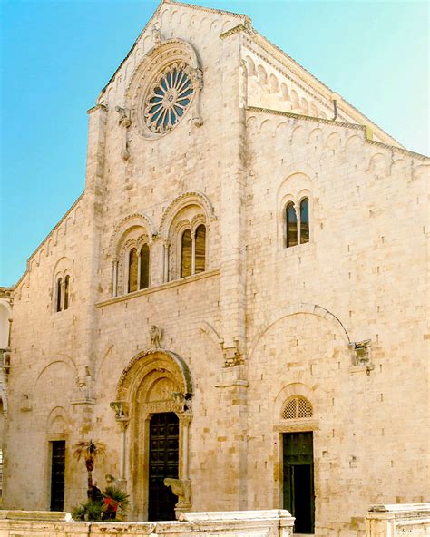 Dettaglio della facciata della Concattedrale di Cariati