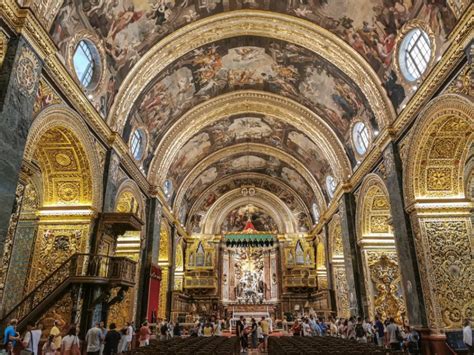Interno della Concattedrale con particolare dell'altare maggiore o delle navate