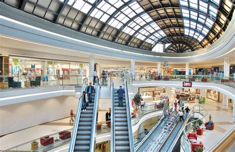 Foto di un centro commerciale in Italia