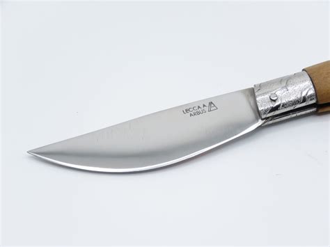 Coltello eucaristico con lama traforata e manico intagliato che raffigura i mesi