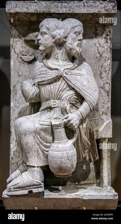 Dettagli scultorei dal ciclo dei Mesi del Maestro dei Mesi di Ferrara