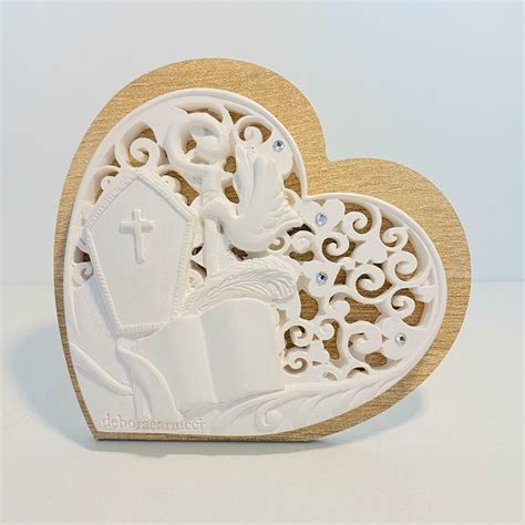 Diverse tipologie di icone bomboniere per la Cresima (legno, gesso, gres, forma rotonda, cuore)