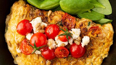 Frittata con pomodoro, scamorza e erbe fresche