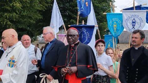 Pellegrini al santuario di Sant'Anna d'Auray