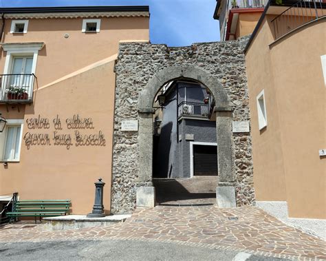 Foto storica dell'inaugurazione del Centro Culturale “Gian Luigi Pascale” a Guardia Piemontese