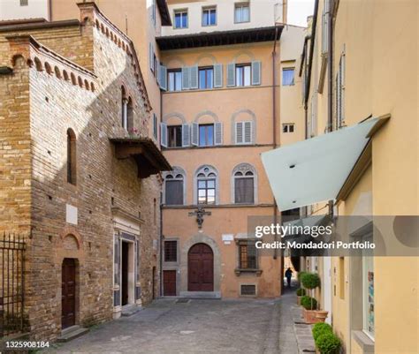 Foto panoramica di Borgo Santi Apostoli o scorcio del Lungarno degli Acciaiuoli