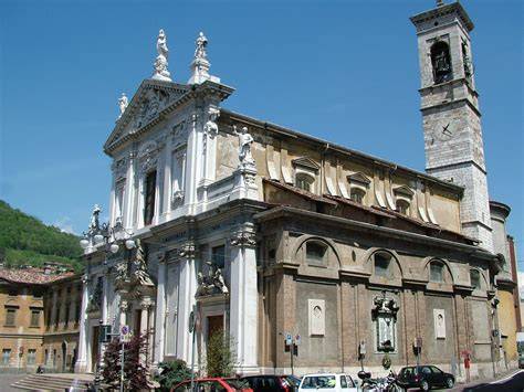Veduta esterna della Basilica di San Martino ad Alzano Lombardo