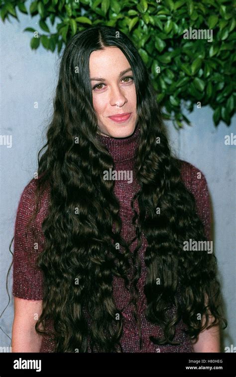 Alanis Morissette giovane agli inizi della carriera, anni '90
